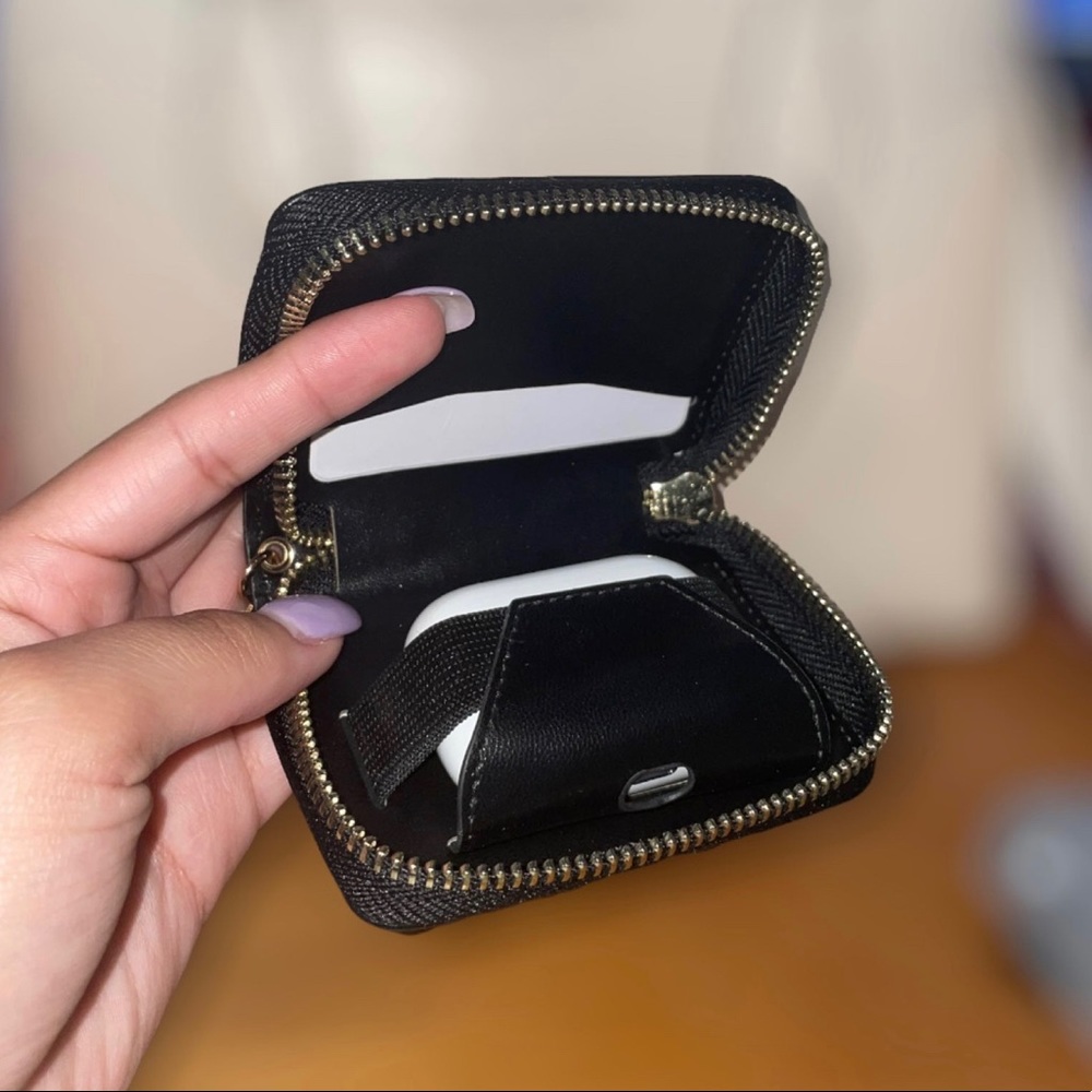Black Leather AirPod Pro Case - Picture 2 of 4